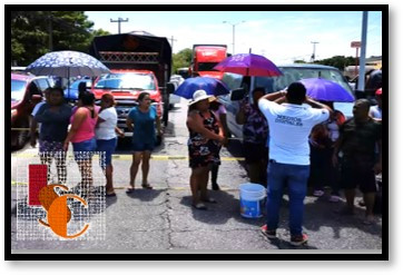 En Carmen, colonos desatan bloqueo en avenida de cuatro carriles por apagones y bajones de voltaje.